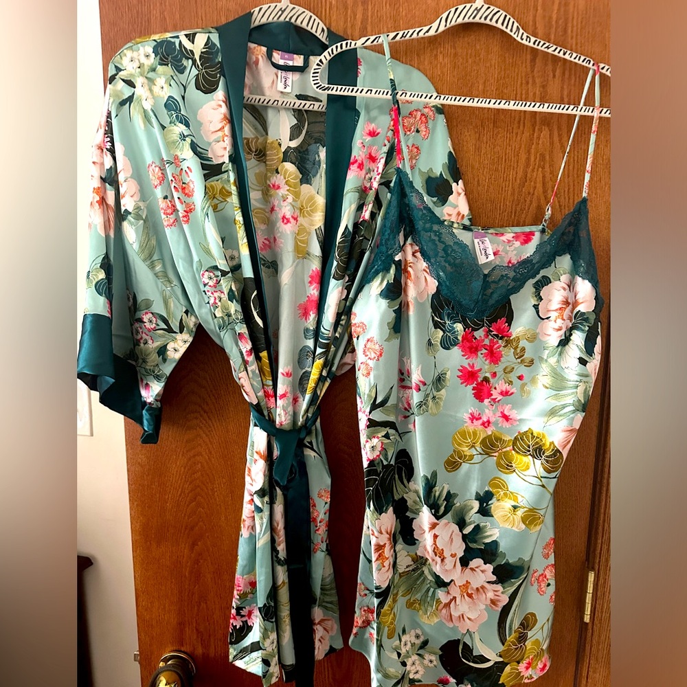 Lilac and London robe and chemise set